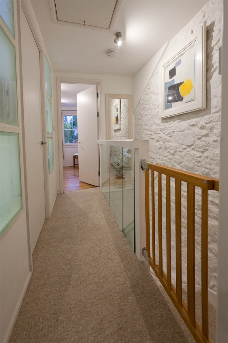 Treppengitter am oberen Ende der Treppe zu den Schlafzimmern in Sorgente, Ferienhaus in Cornwall
