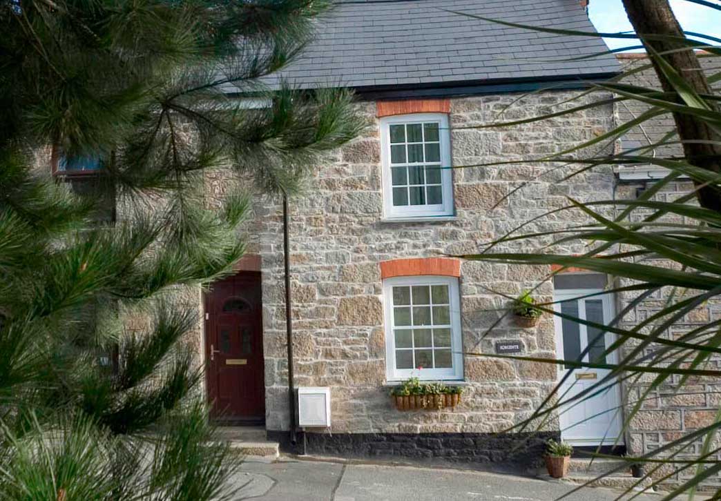 Front of Sorgente Cornish Holiday Cottage